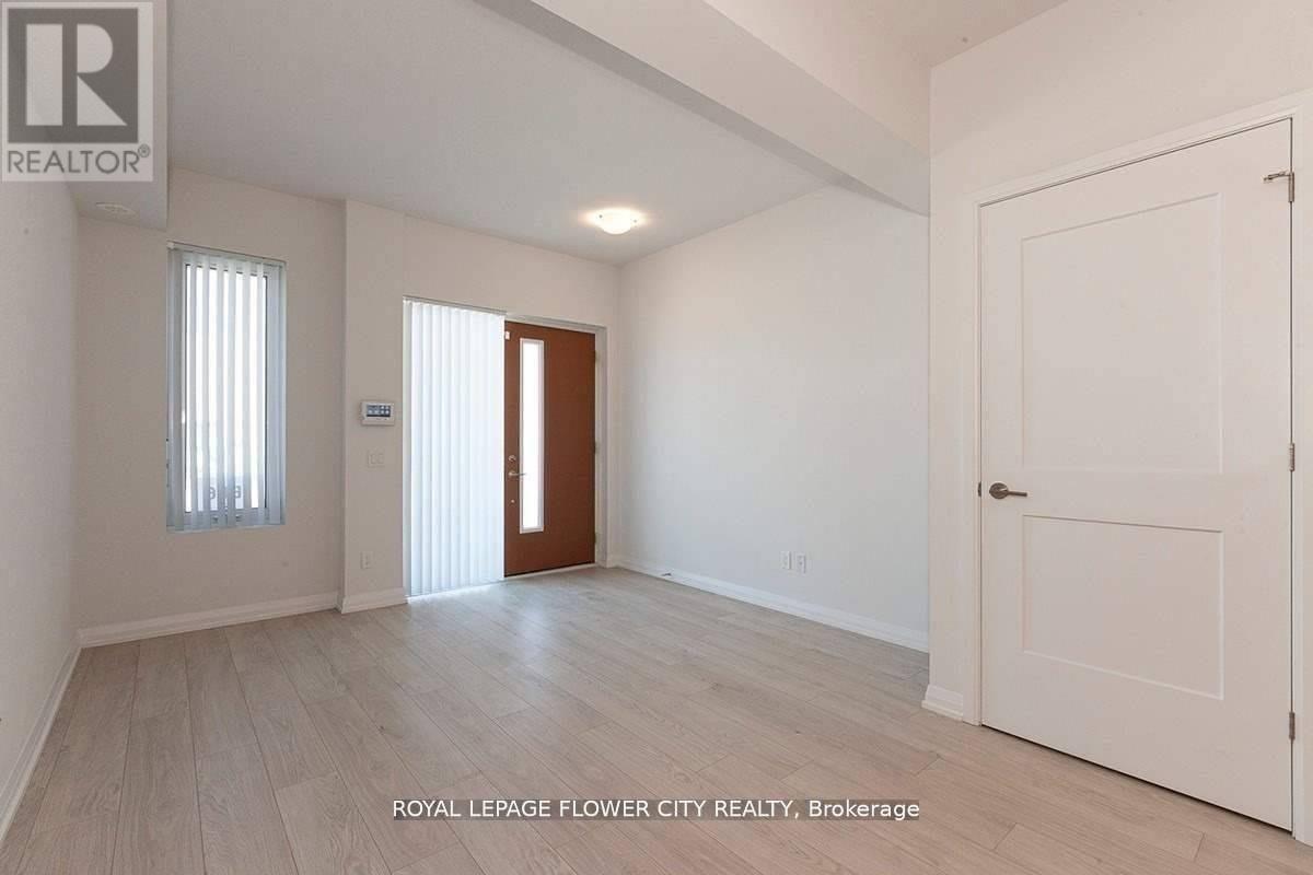 Th06 - 1010 Portage Parkway, Vaughan, Ontario  L4K 0K3 - Photo 8 - N12885012