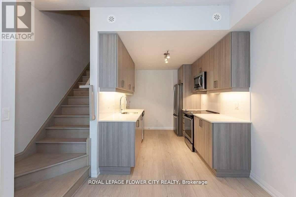 Th06 - 1010 Portage Parkway, Vaughan, Ontario  L4K 0K3 - Photo 9 - N12885012