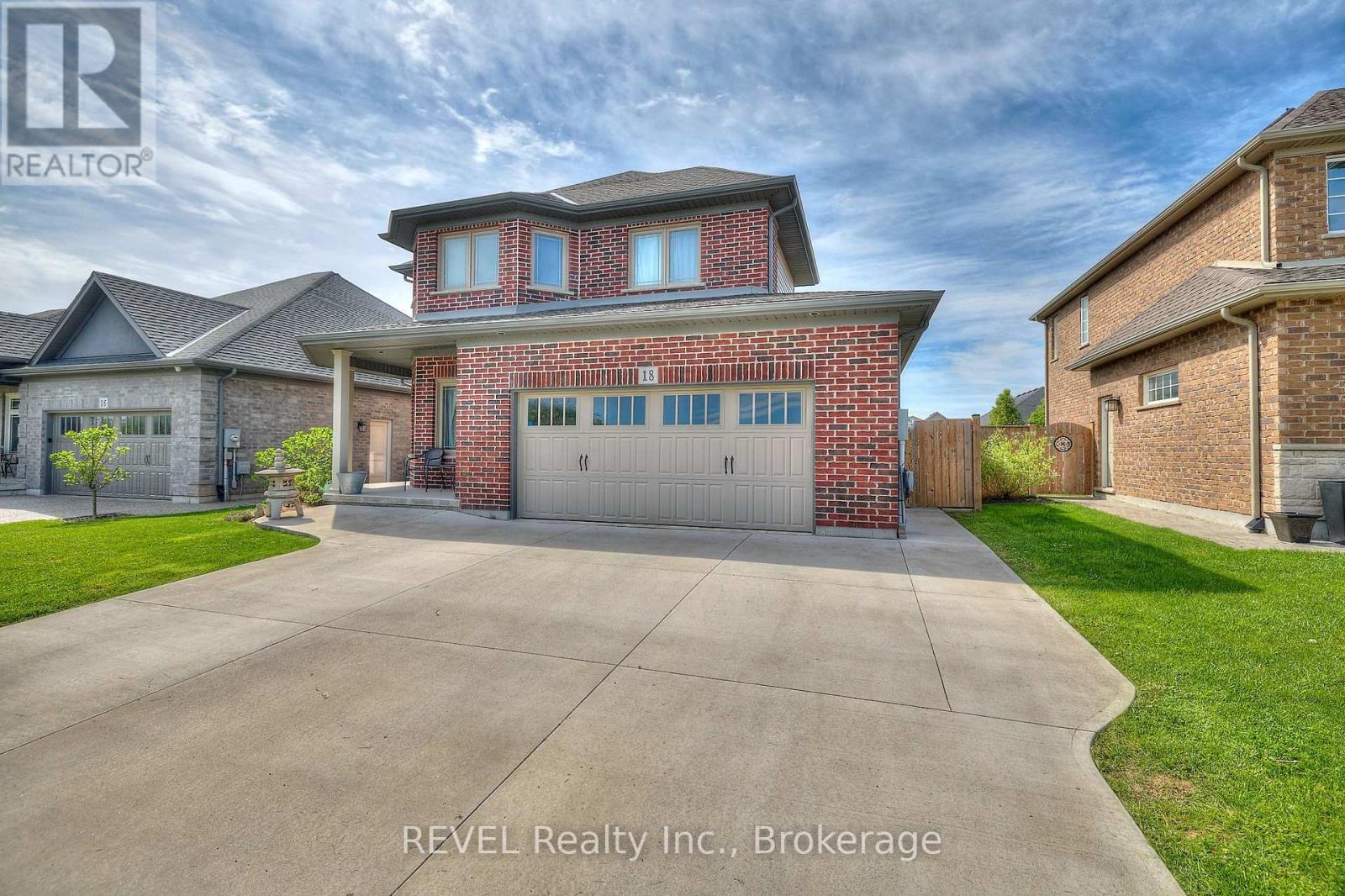 18 Brewerton Boulevard, Pelham, Ontario  L0S 1E5 - Photo 2 - X12800840