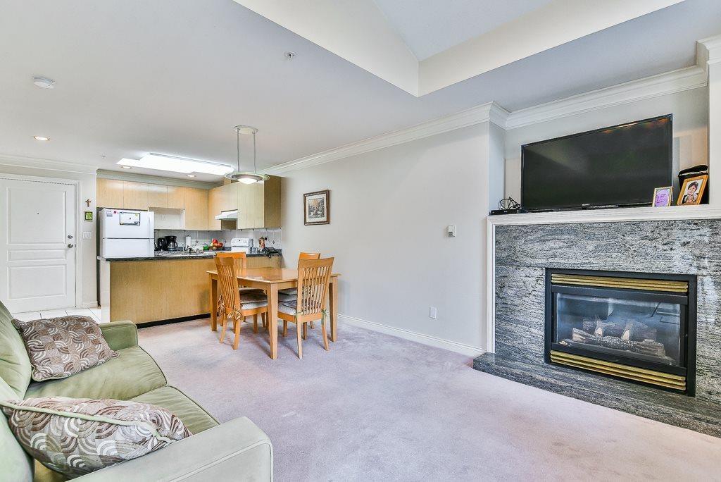 404 8115 121a Street, Surrey, British Columbia  V3W 1J2 - Photo 3 - R3099003