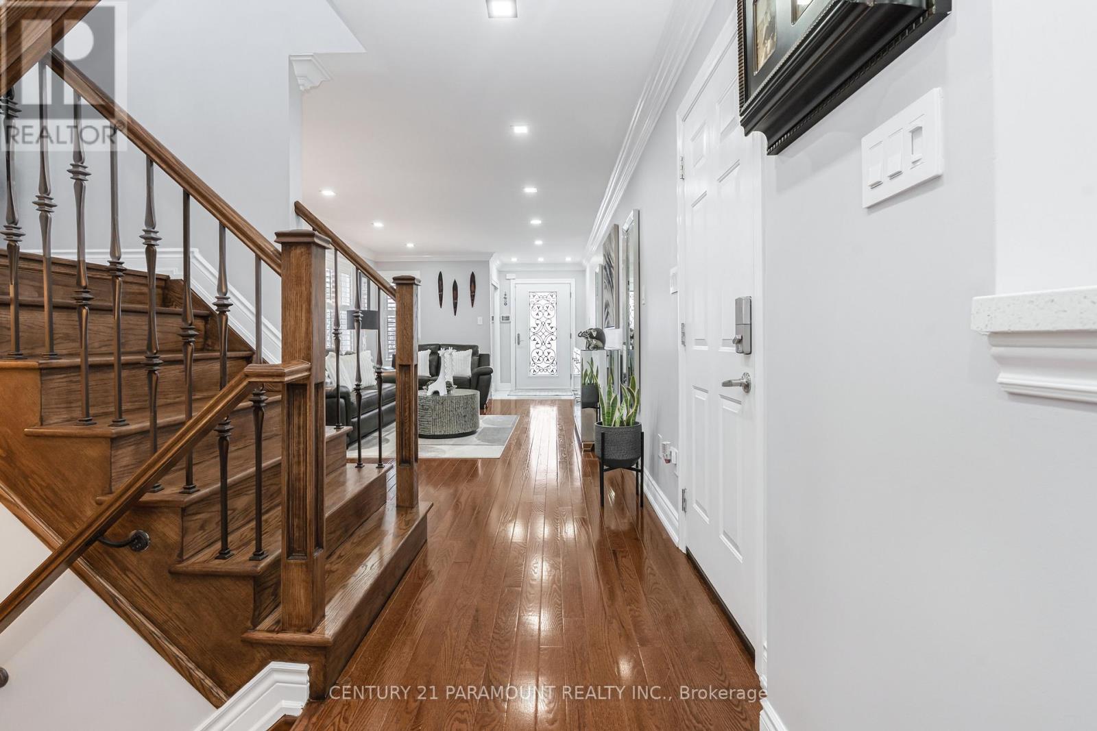 14 Redfinch Way, Brampton (Fletcher's Meadow), Ontario  L7A 2B3 - Photo 9 - W12883980