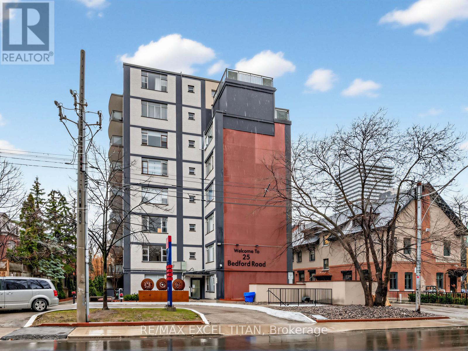 401 - 25 BEDFORD ROAD E, Toronto, Ontario