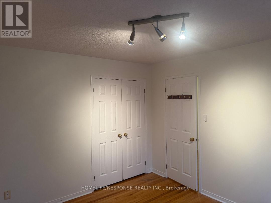 Main And Upper - 306 Cossack Crescent, Mississauga, Ontario  L5B 4C2 - Photo 11 - W12668550