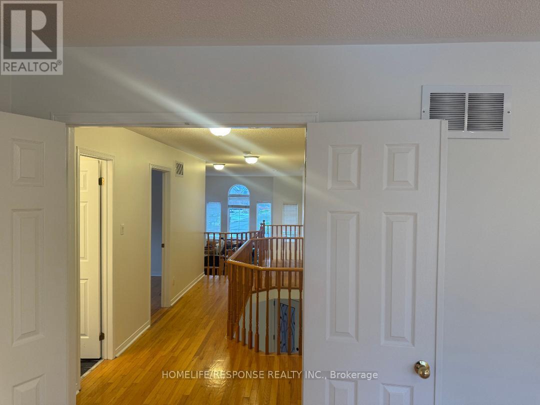 Main And Upper - 306 Cossack Crescent, Mississauga, Ontario  L5B 4C2 - Photo 17 - W12668550