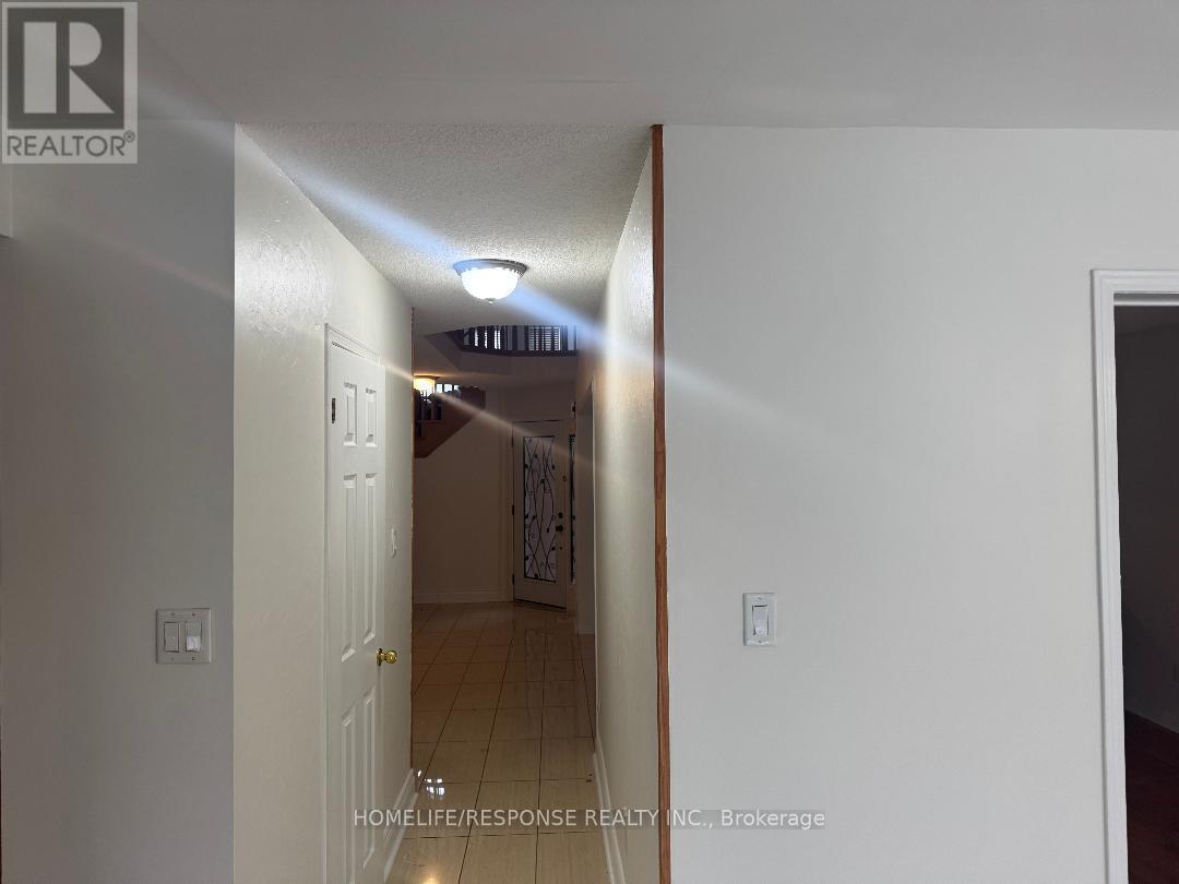 Main And Upper - 306 Cossack Crescent, Mississauga, Ontario  L5B 4C2 - Photo 32 - W12668550