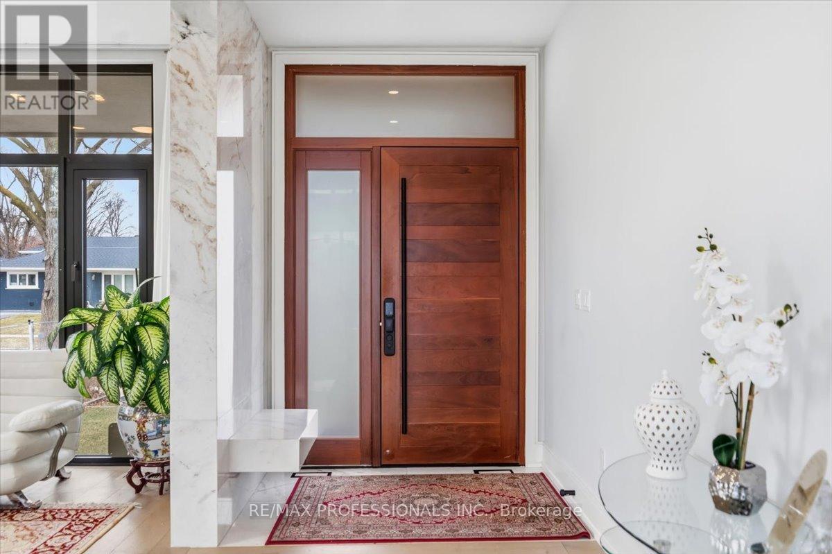 2206 Utely Road, Mississauga, Ontario  L5J 1X1 - Photo 2 - W12801708