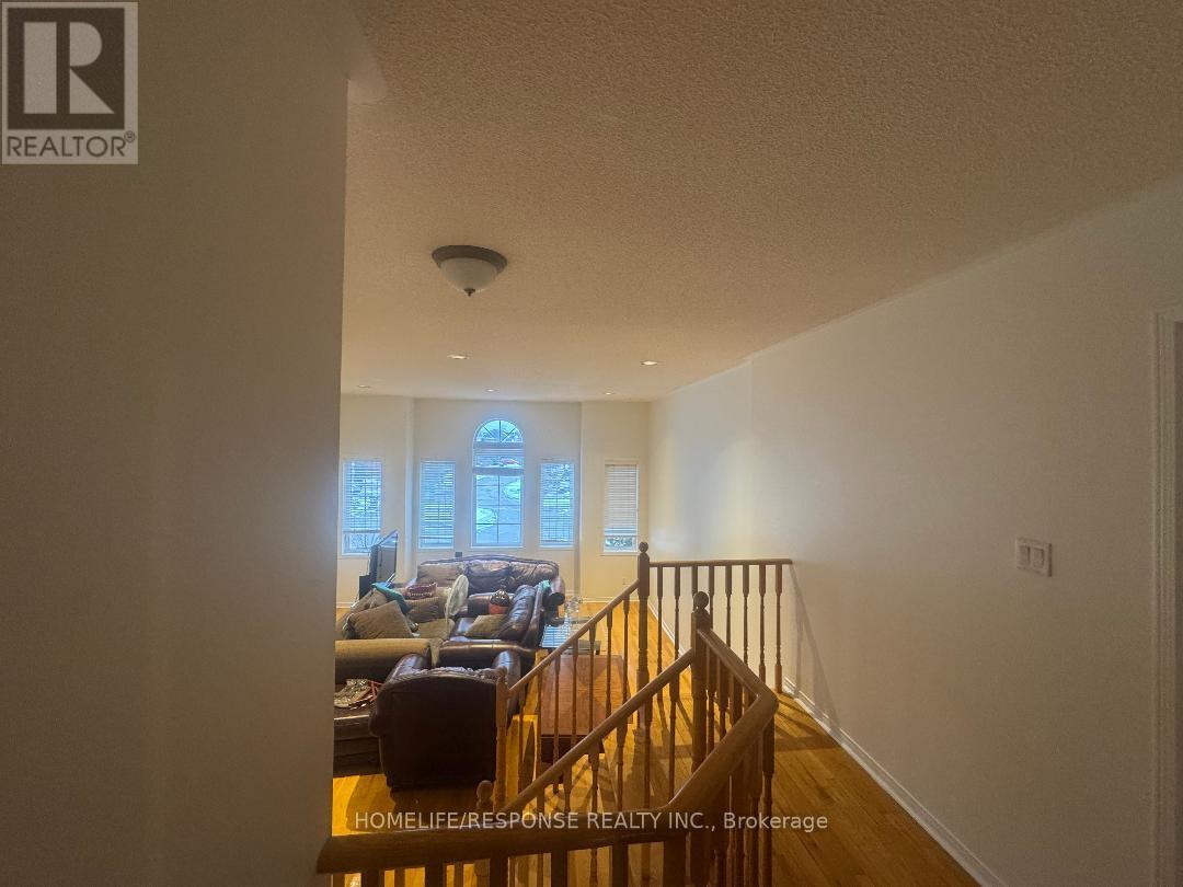 Main And Upper - 306 Cossack Crescent, Mississauga, Ontario  L5B 4C2 - Photo 9 - W12668550