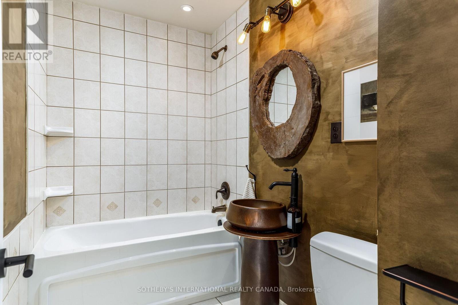 92 Delma Drive, Toronto (Alderwood), Ontario  M8W 4P1 - Photo 45 - W12836476