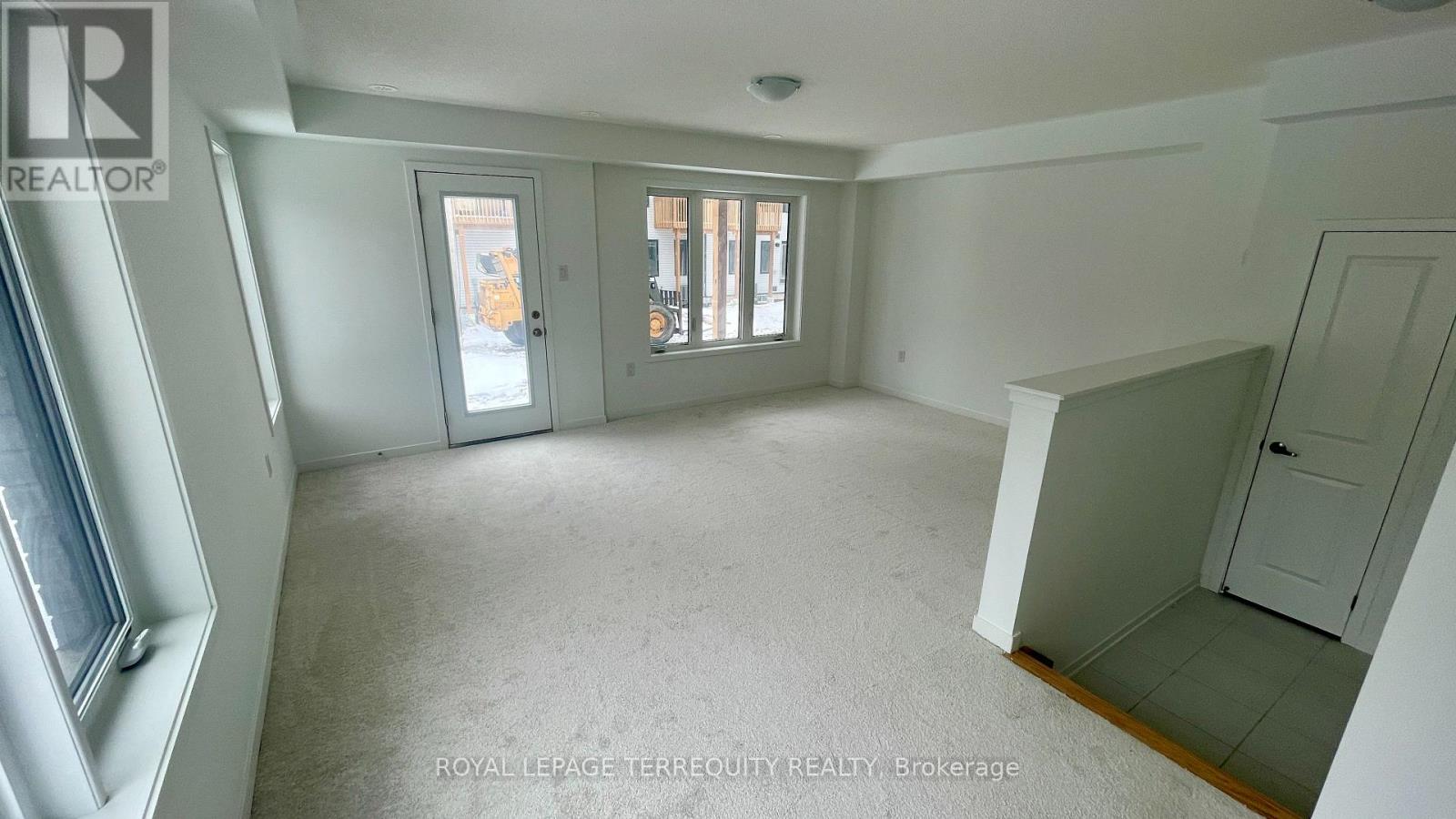 815 Stanstead Path, Oshawa, Ontario  L1H 7K5 - Photo 2 - E12885030