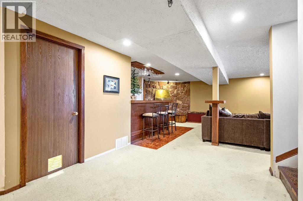 427 Queen Anne Way Se, Calgary, Alberta  T2J 4R8 - Photo 18 - A2292763