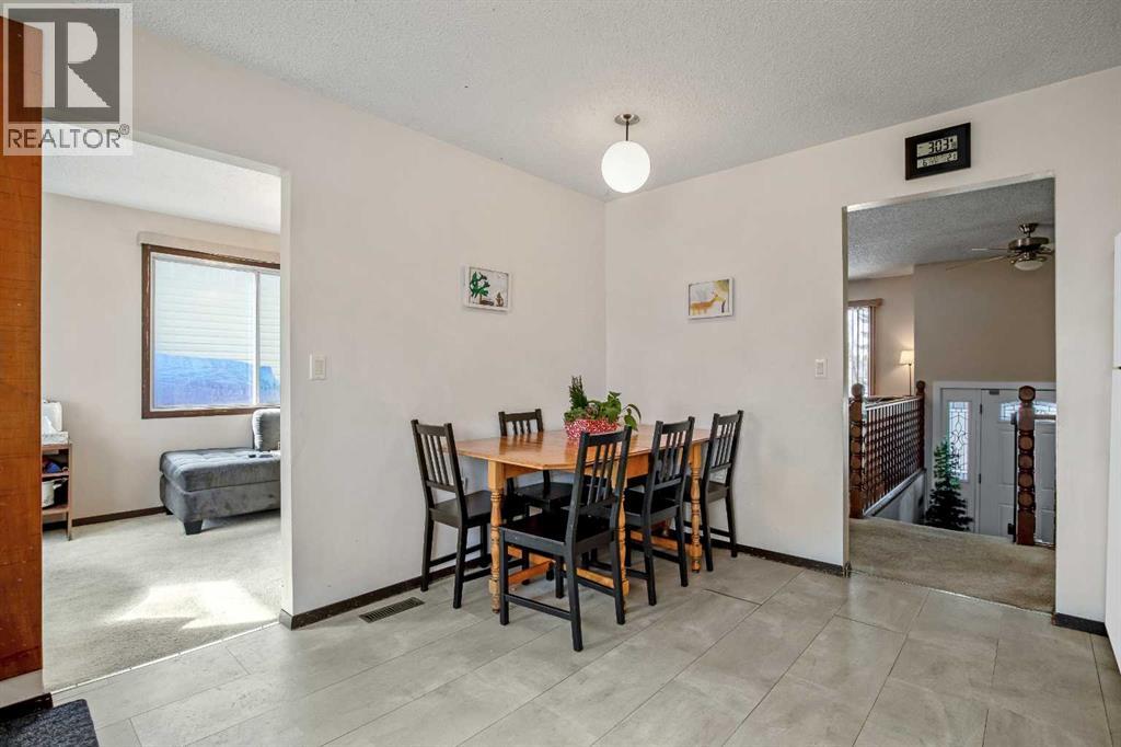 427 Queen Anne Way Se, Calgary, Alberta  T2J 4R8 - Photo 11 - A2292763