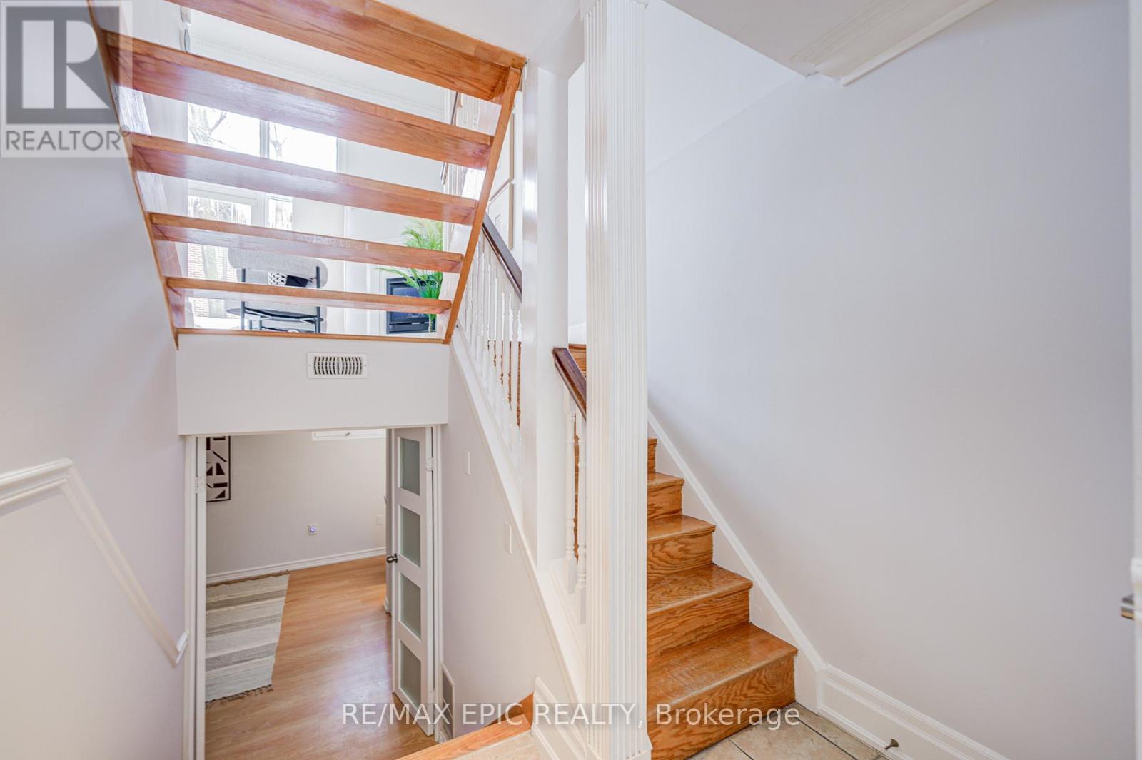 6 - 115 Henderson Avenue, Markham, Ontario  L3T 2L3 - Photo 3 - N12885032