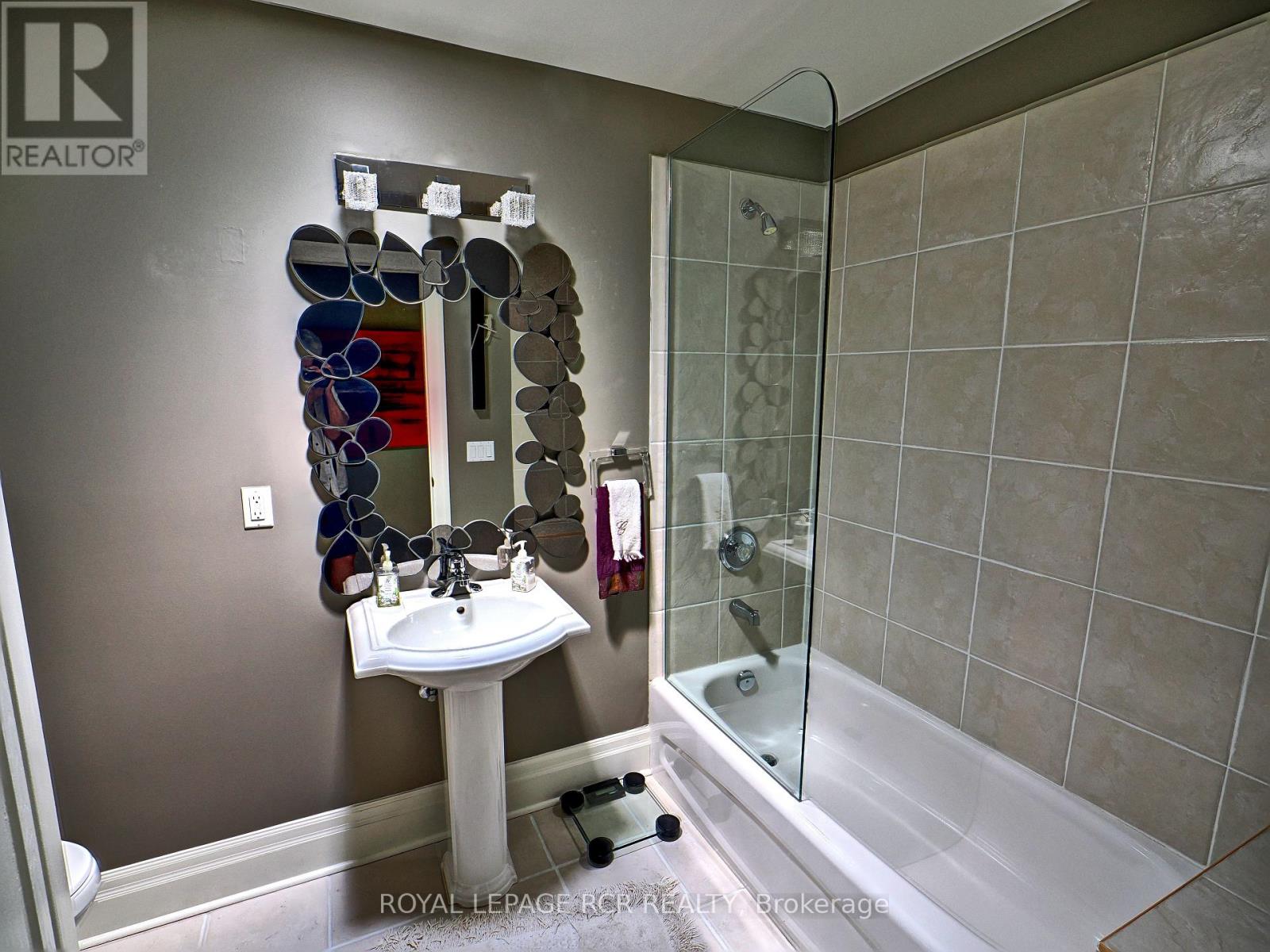 2 - 28 Reddington Drive, Caledon, Ontario L7E 0E4 - Photo 17 - W12337270