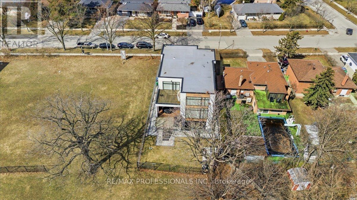 2206 Utely Road, Mississauga, Ontario  L5J 1X1 - Photo 48 - W12801708