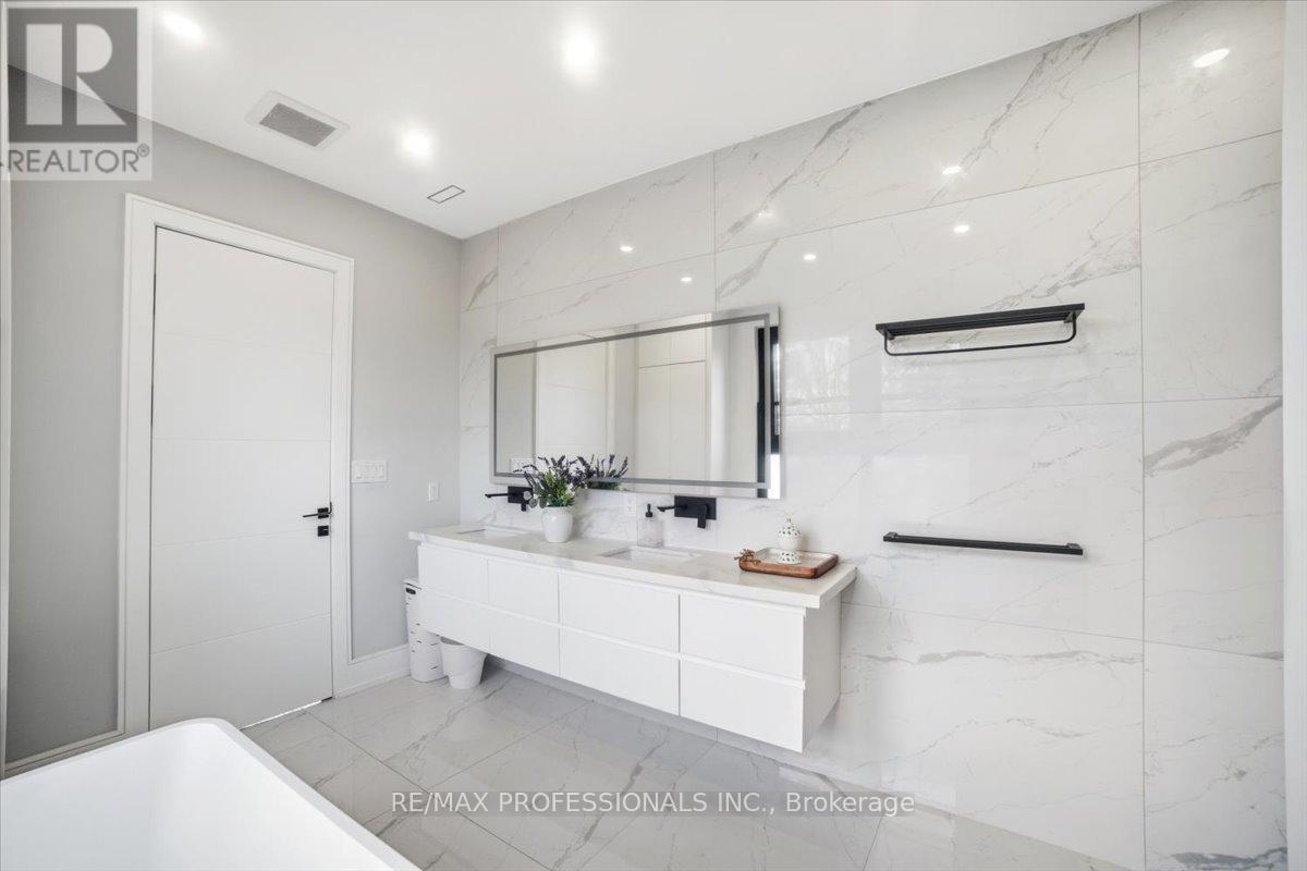 2206 Utely Road, Mississauga, Ontario  L5J 1X1 - Photo 36 - W12801708