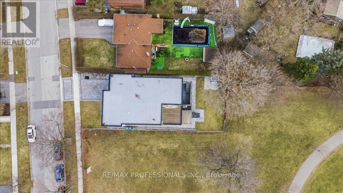 2206 Utely Road, Mississauga, Ontario  L5J 1X1 - Photo 49 - W12801708