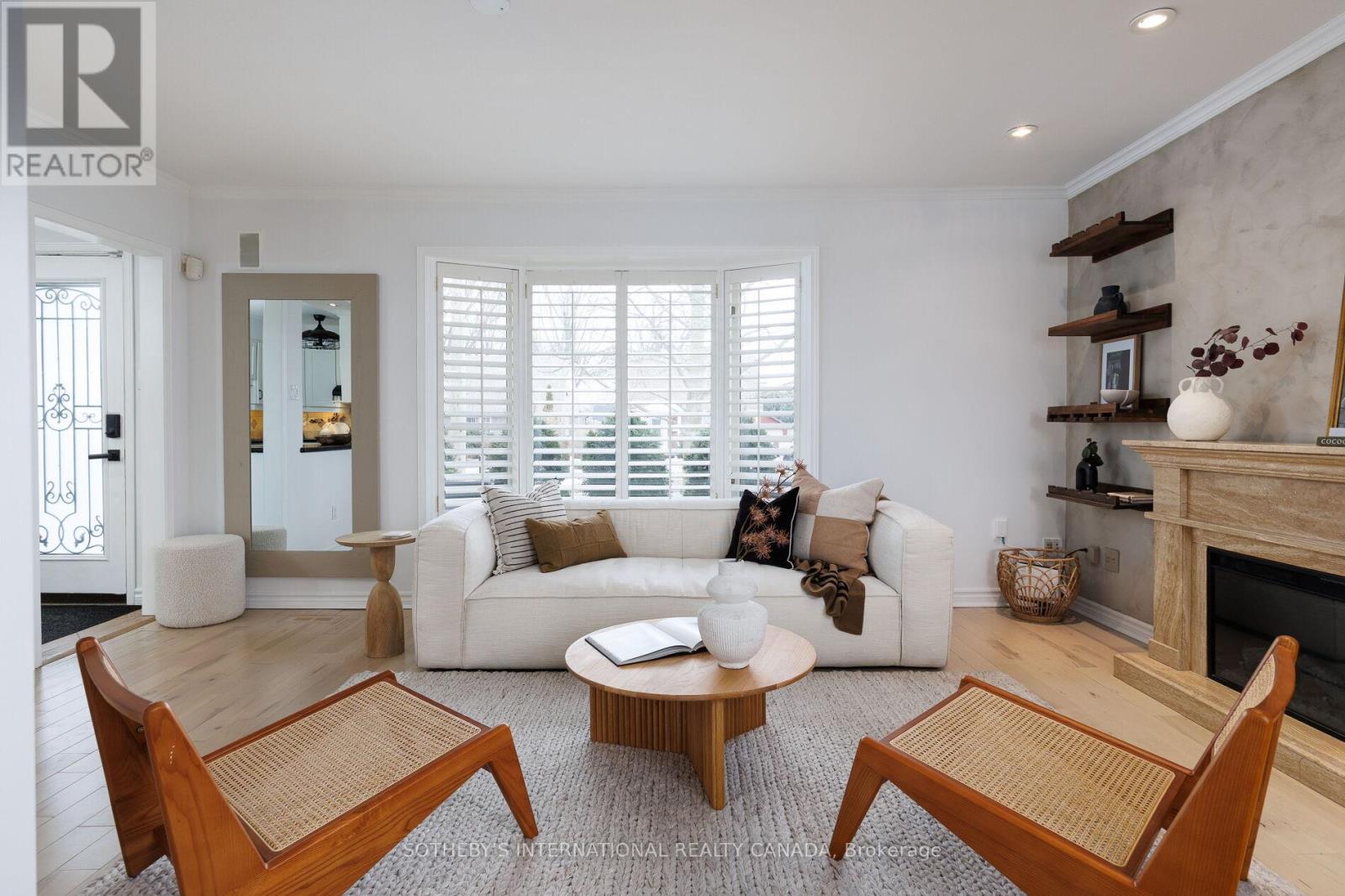 92 Delma Drive, Toronto, Ontario  M8W 4P1 - Photo 10 - W12836476