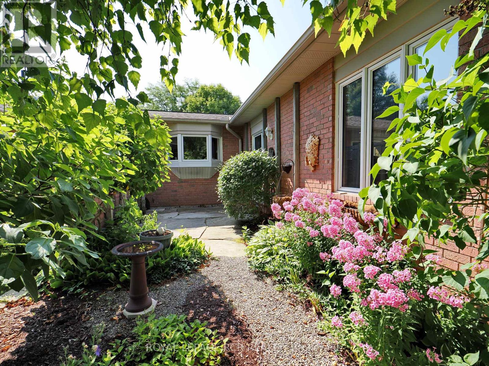 2 - 28 Reddington Drive, Caledon, Ontario L7E 0E4 - Photo 26 - W12337270