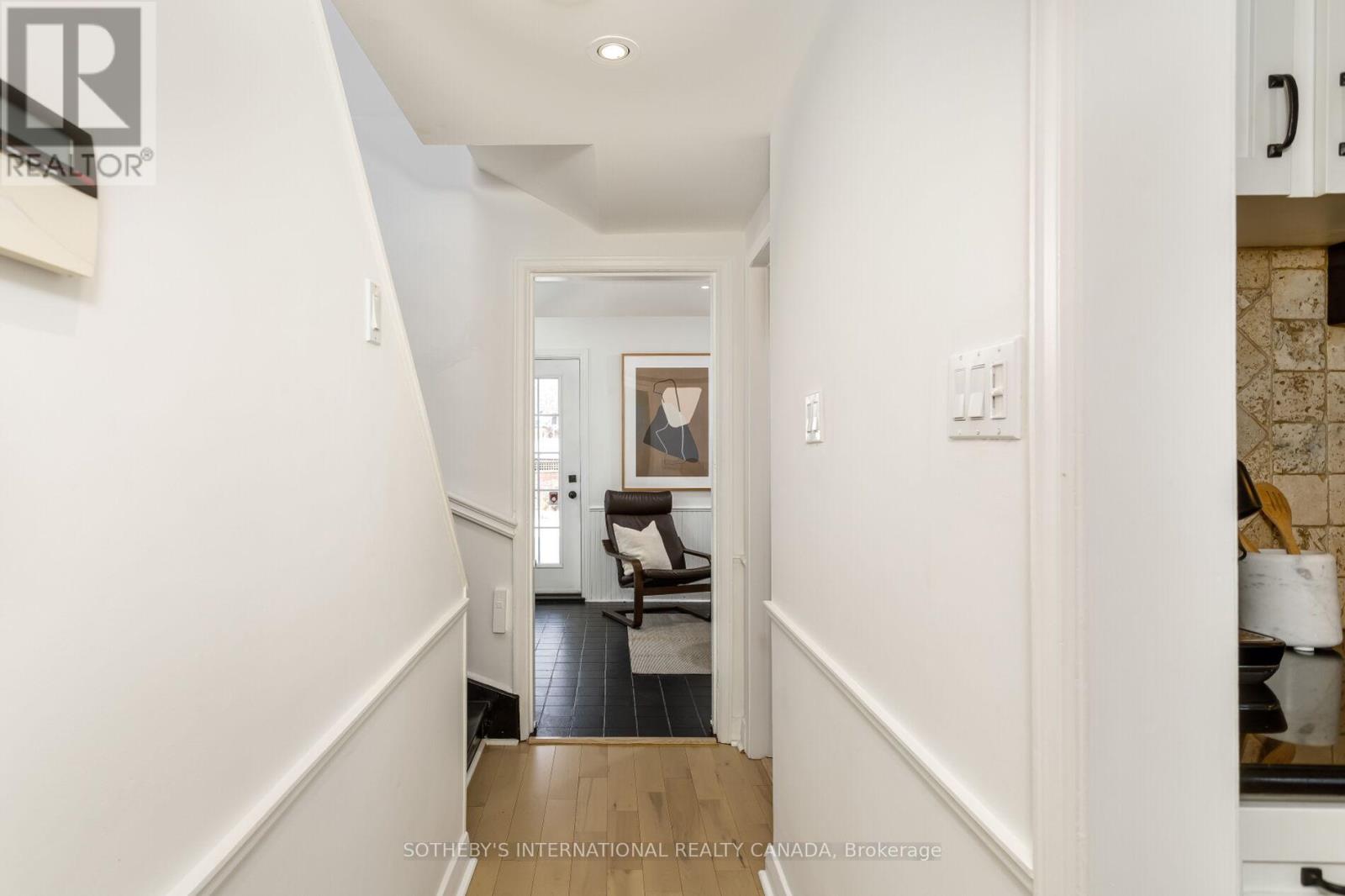 92 Delma Drive, Toronto, Ontario  M8W 4P1 - Photo 19 - W12836476