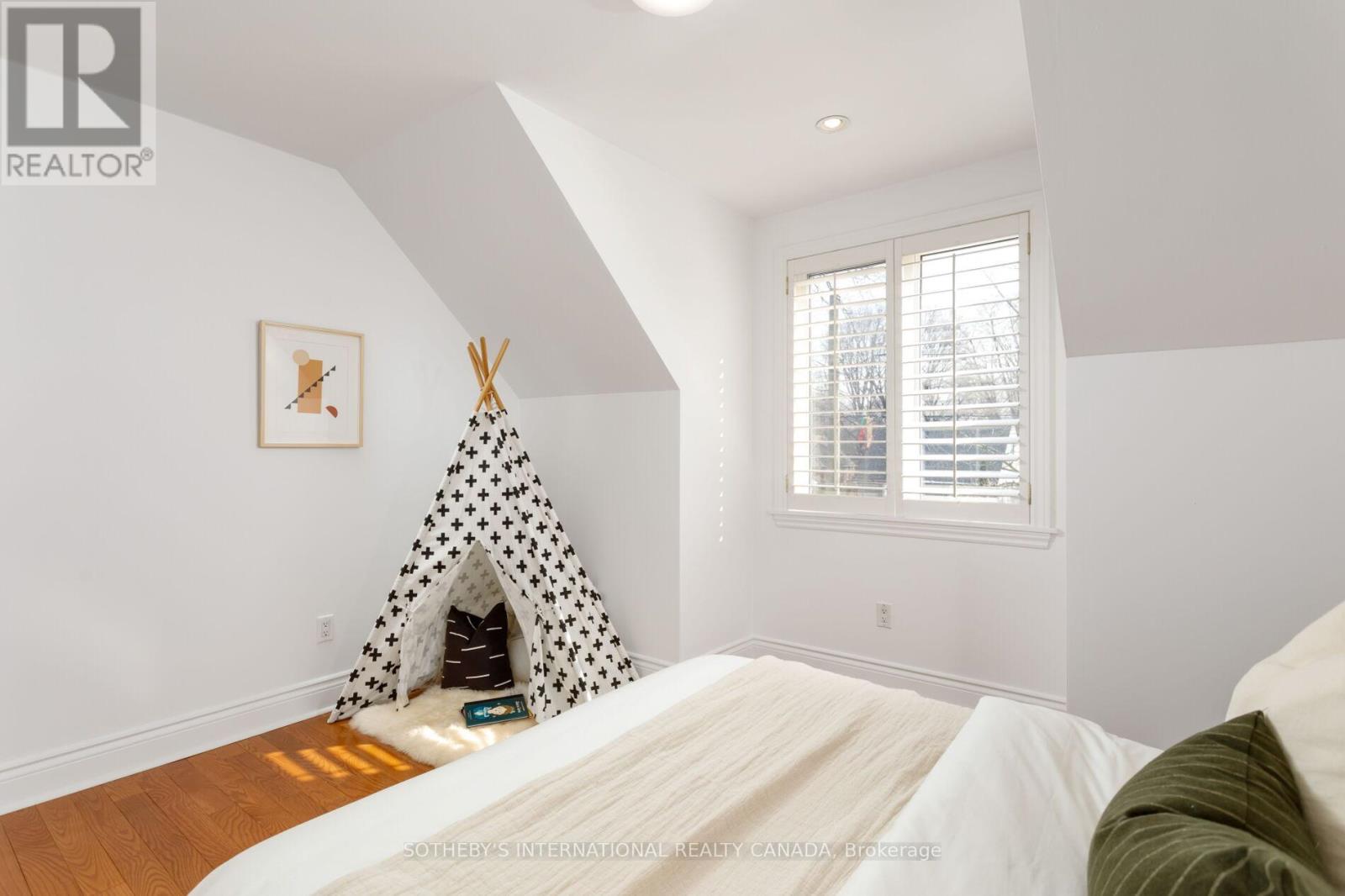 92 Delma Drive, Toronto, Ontario  M8W 4P1 - Photo 22 - W12836476