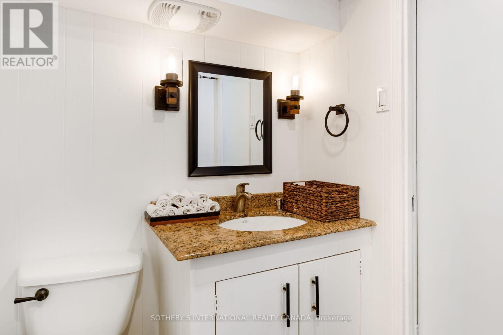 92 Delma Drive, Toronto, Ontario  M8W 4P1 - Photo 37 - W12836476