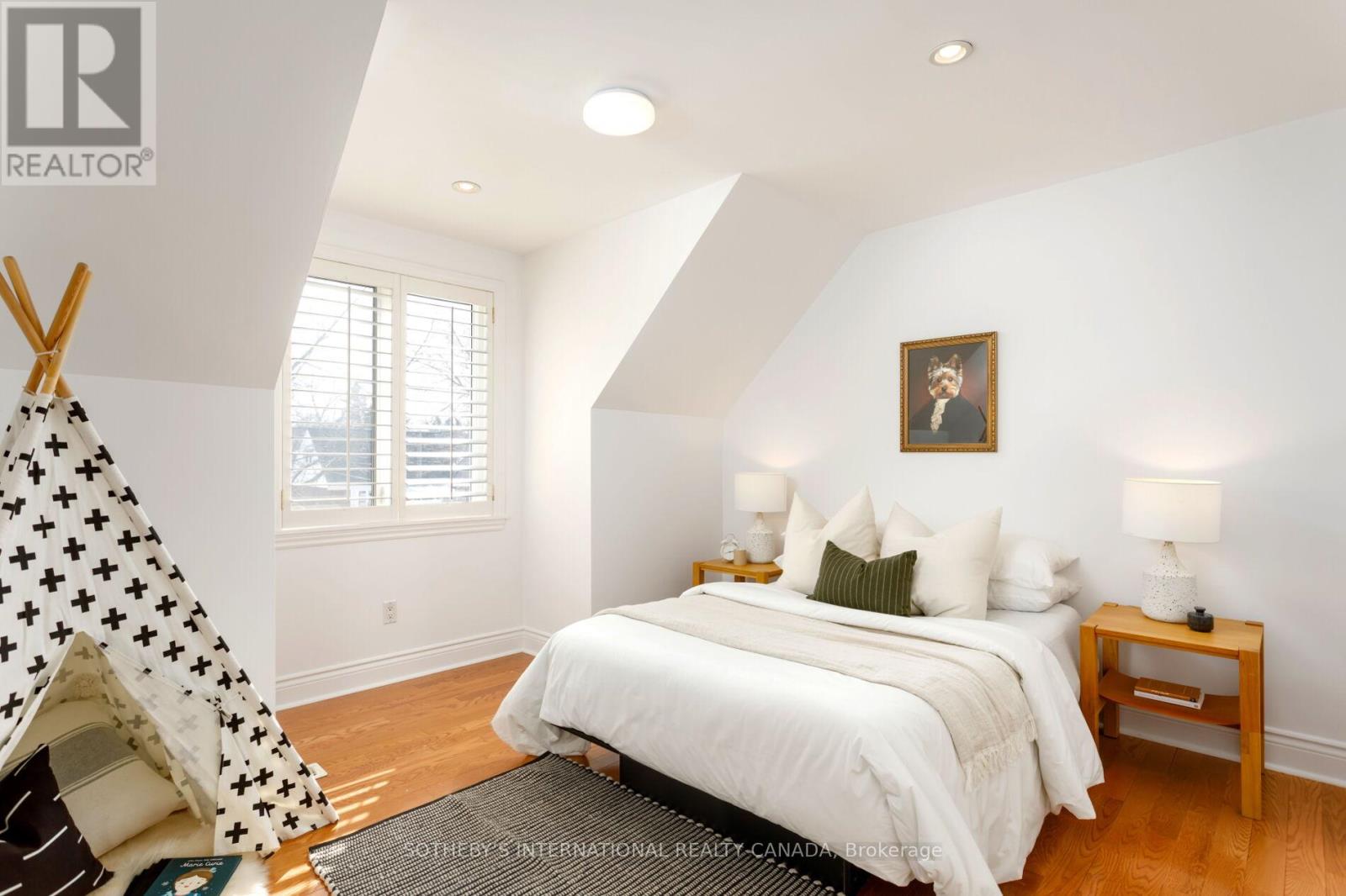 92 Delma Drive, Toronto, Ontario  M8W 4P1 - Photo 20 - W12836476