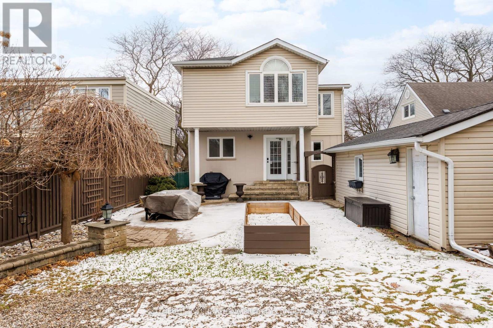 92 Delma Drive, Toronto, Ontario  M8W 4P1 - Photo 40 - W12836476