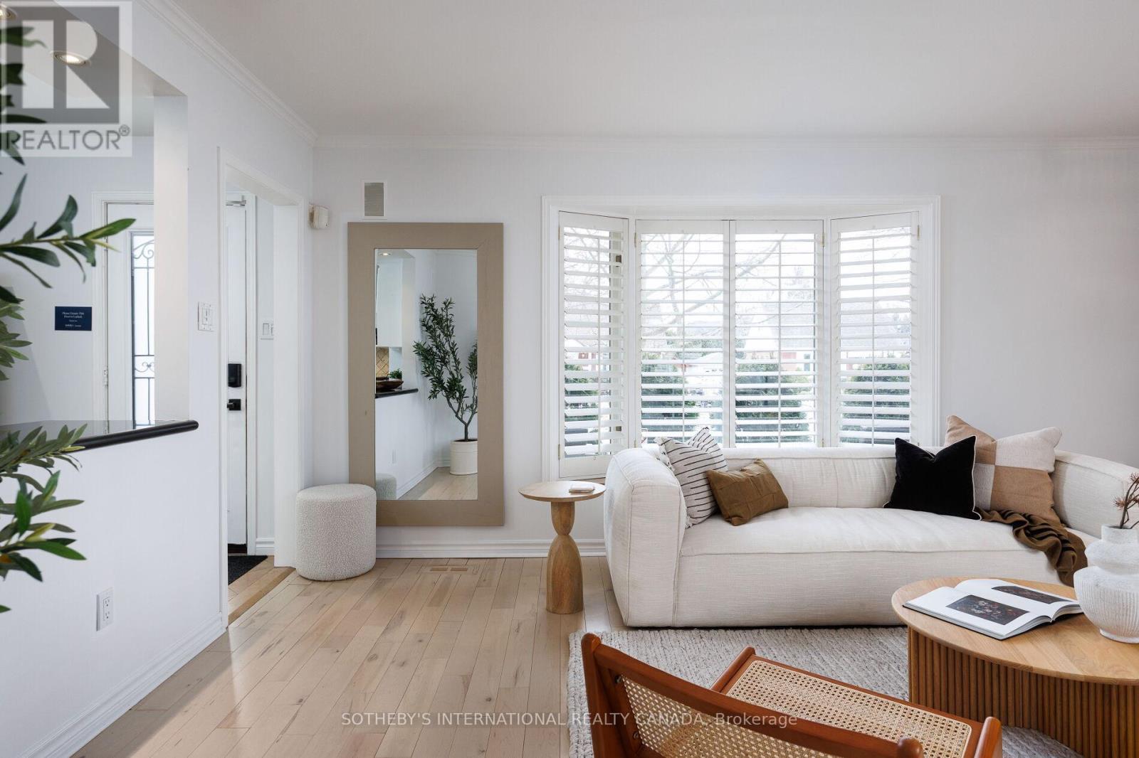 92 Delma Drive, Toronto, Ontario  M8W 4P1 - Photo 3 - W12836476