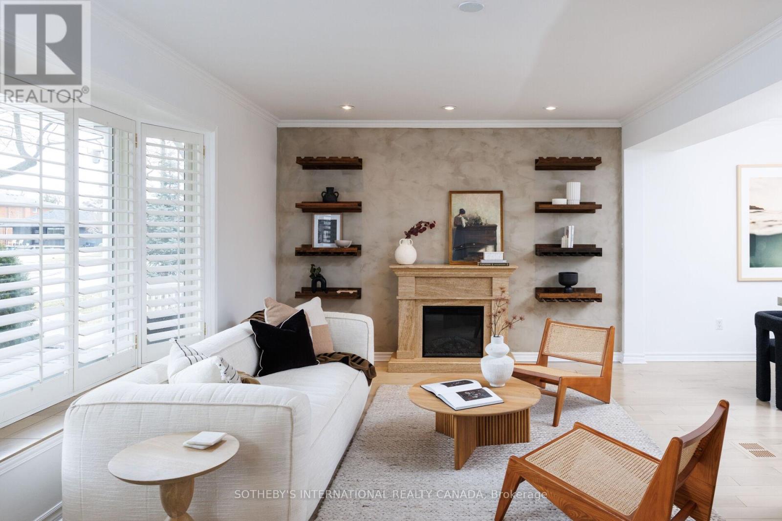 92 Delma Drive, Toronto, Ontario  M8W 4P1 - Photo 5 - W12836476