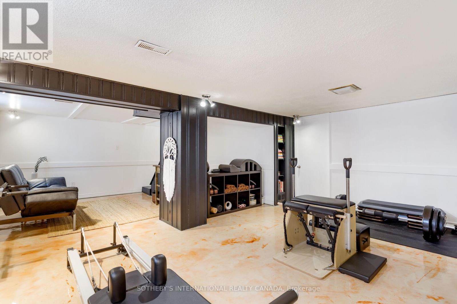 92 Delma Drive, Toronto, Ontario  M8W 4P1 - Photo 39 - W12836476