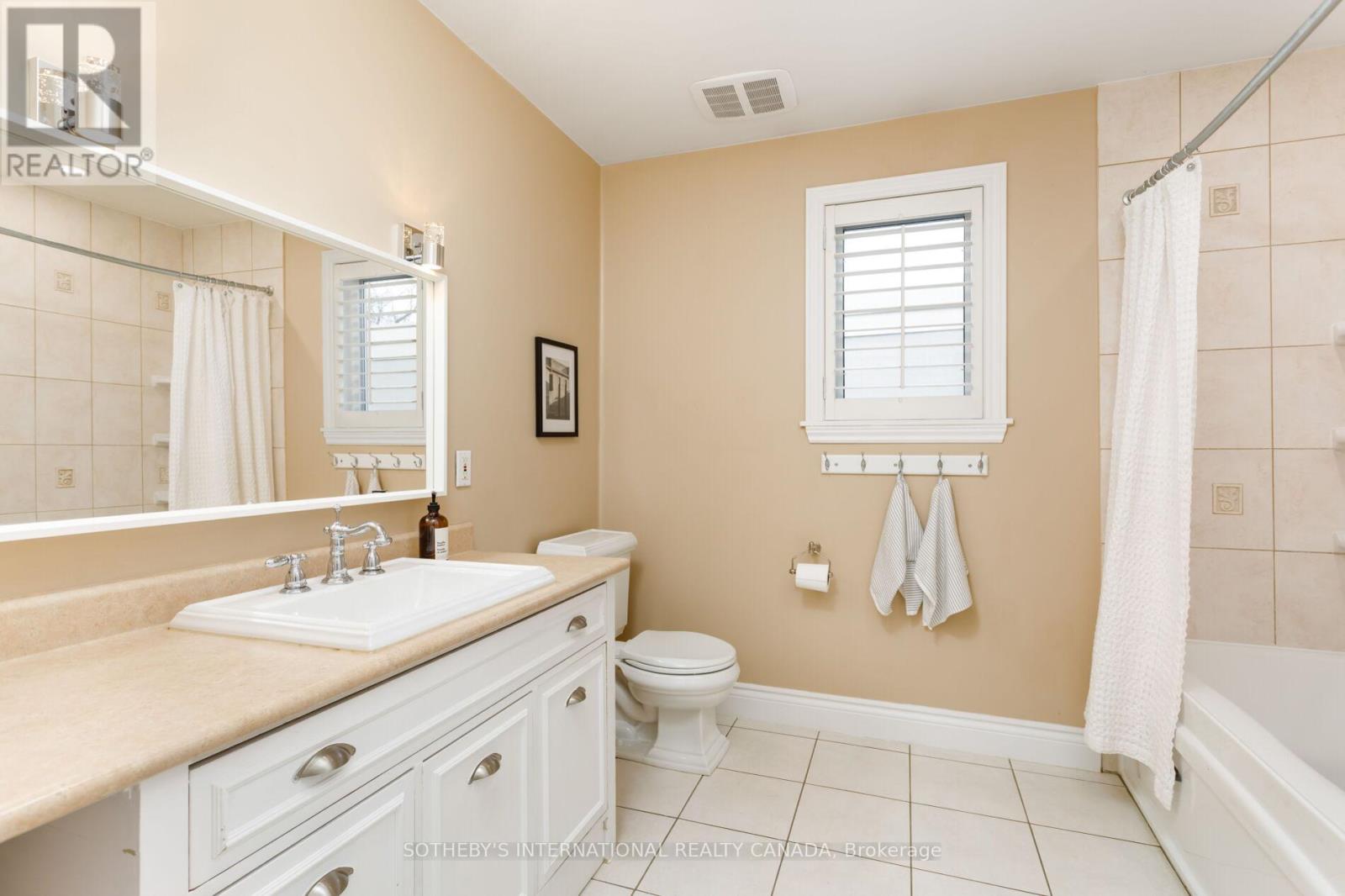 92 Delma Drive, Toronto, Ontario  M8W 4P1 - Photo 33 - W12836476