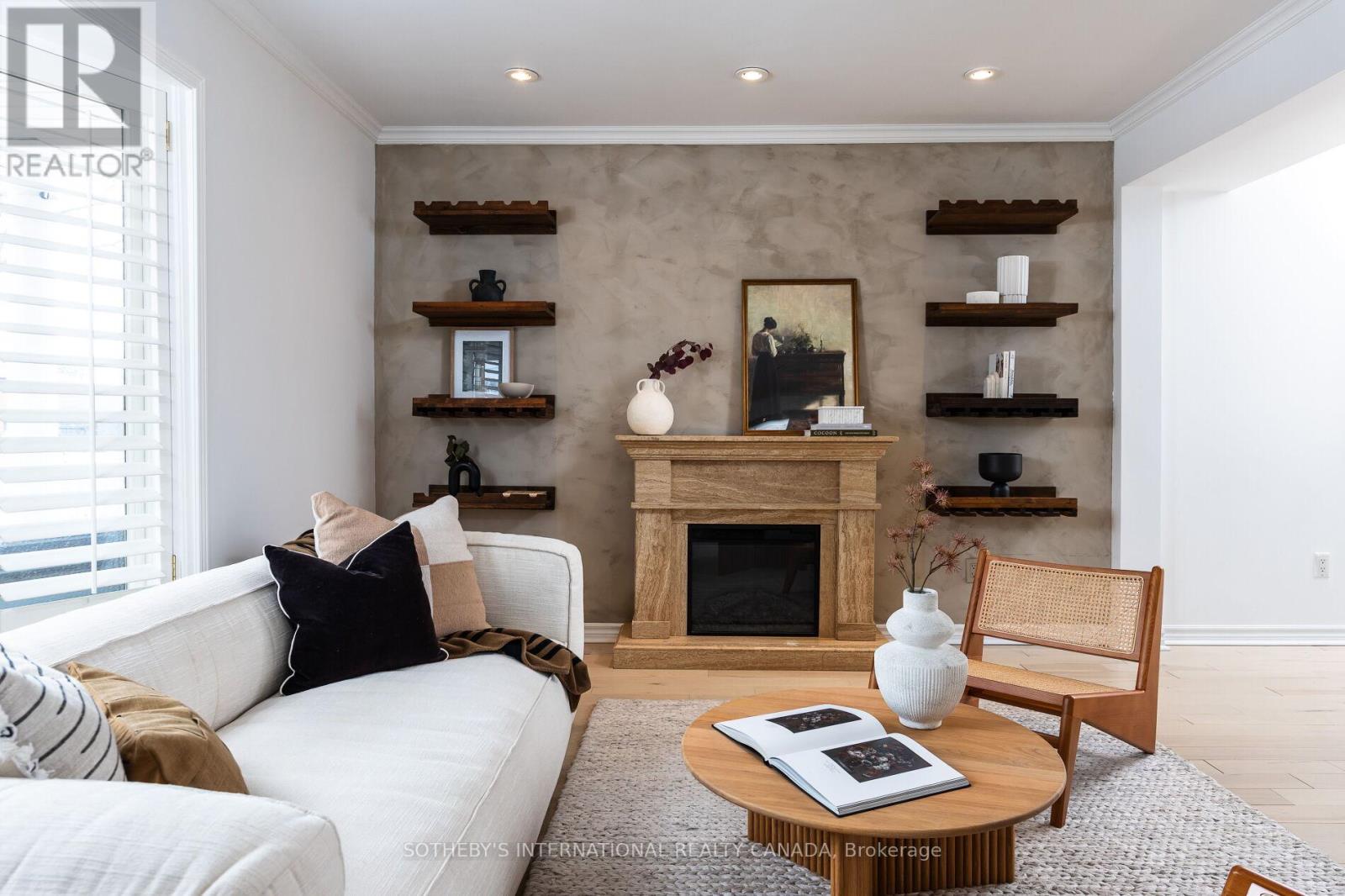 92 Delma Drive, Toronto, Ontario  M8W 4P1 - Photo 4 - W12836476