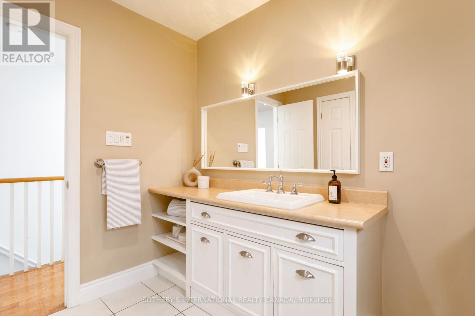 92 Delma Drive, Toronto, Ontario  M8W 4P1 - Photo 34 - W12836476