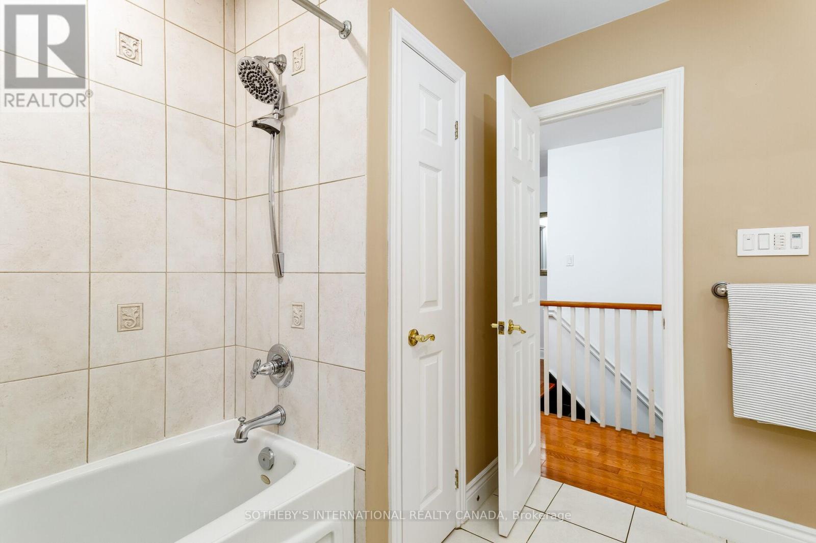 92 Delma Drive, Toronto, Ontario  M8W 4P1 - Photo 35 - W12836476