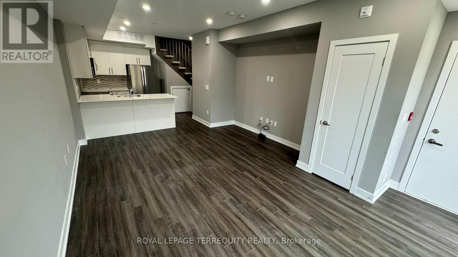 6 - 3472 Widdicombe Way, Mississauga, Ontario  L5L 0B8 - Photo 3 - W12885034