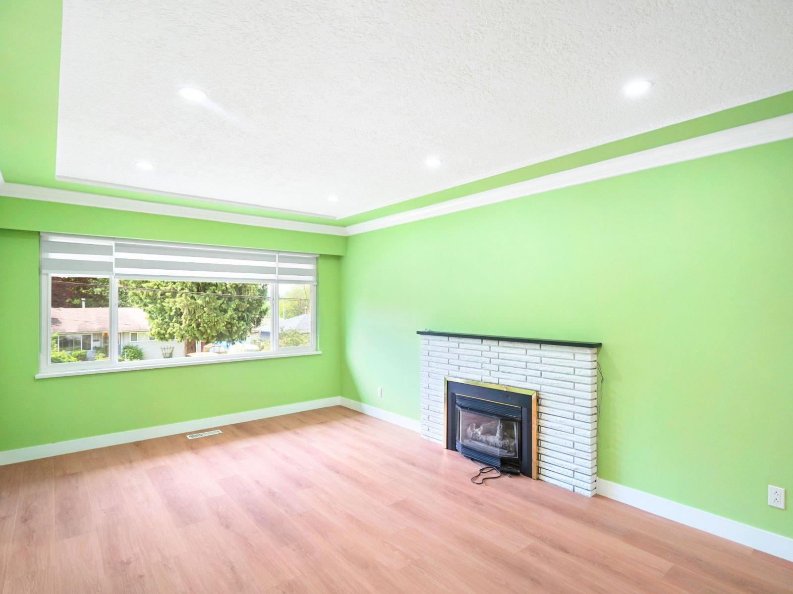 14935 Kew Drive, Surrey, British Columbia  V3R 4Y1 - Photo 2 - R3099297