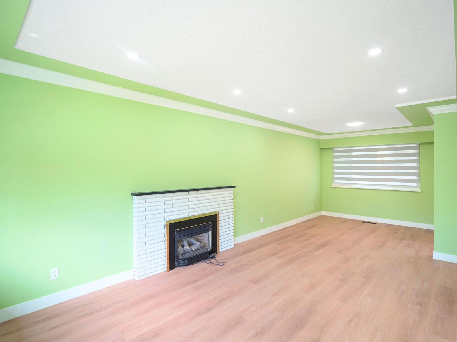 14935 Kew Drive, Surrey, British Columbia  V3R 4Y1 - Photo 4 - R3099297