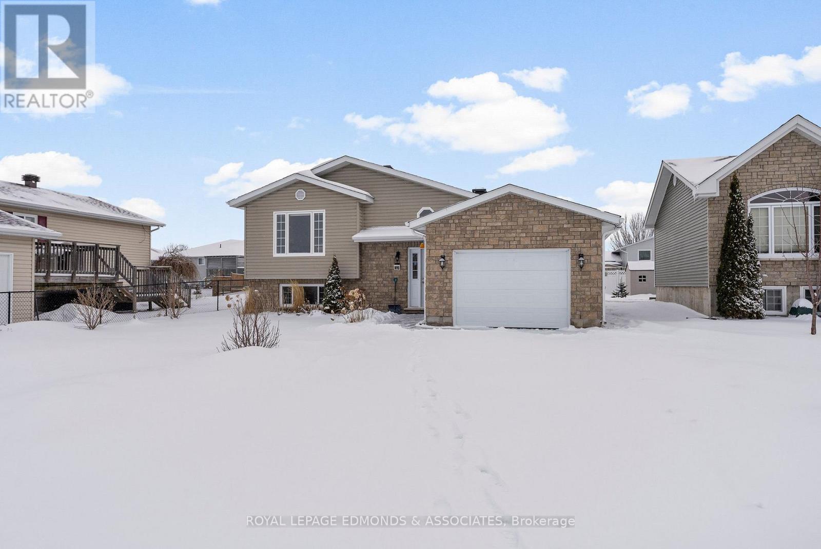 492 Sheppard Road, Pembroke, Ontario  K8A 0A7 - Photo 2 - X12885058