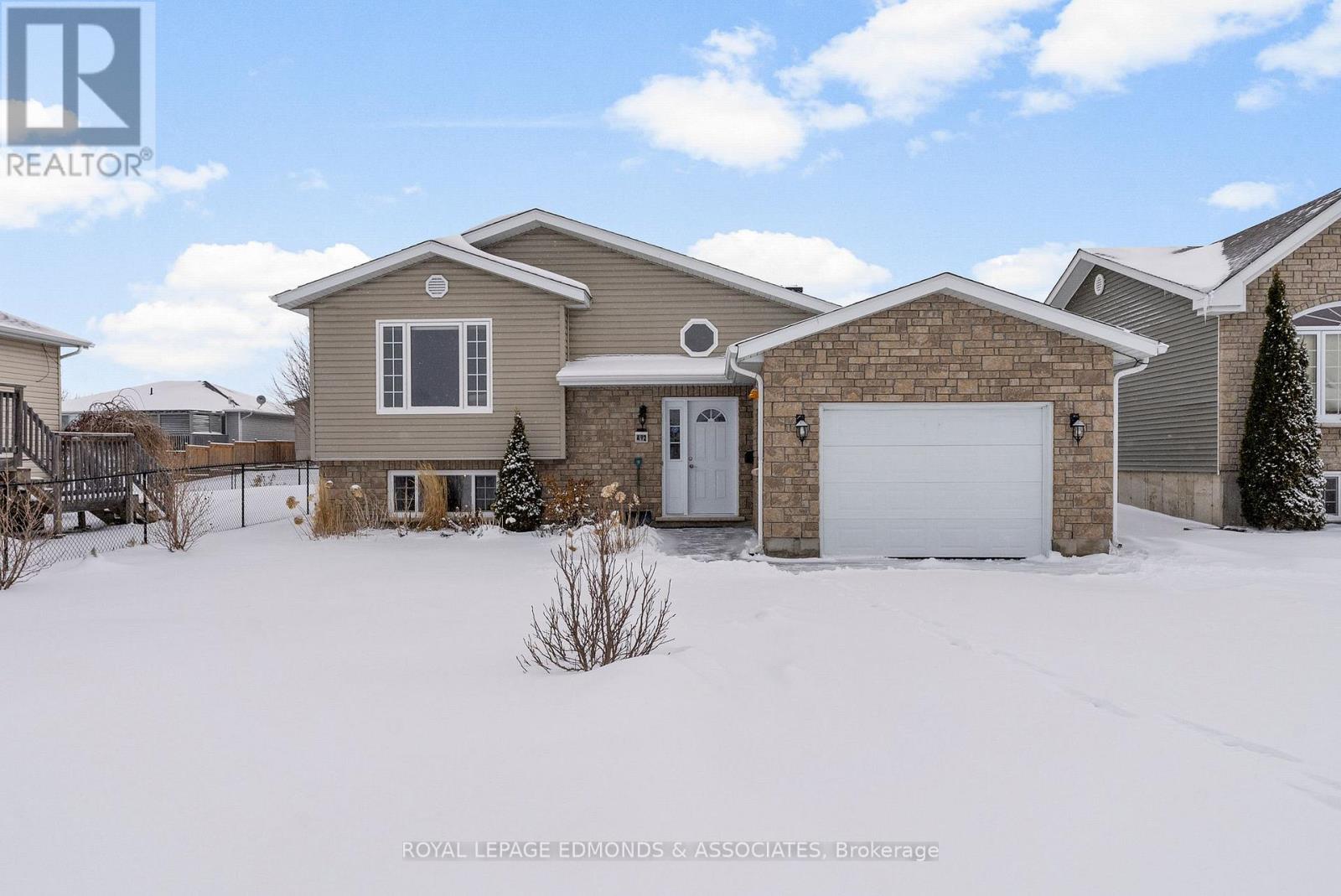 492 Sheppard Road, Pembroke, Ontario  K8A 0A7 - Photo 3 - X12885058