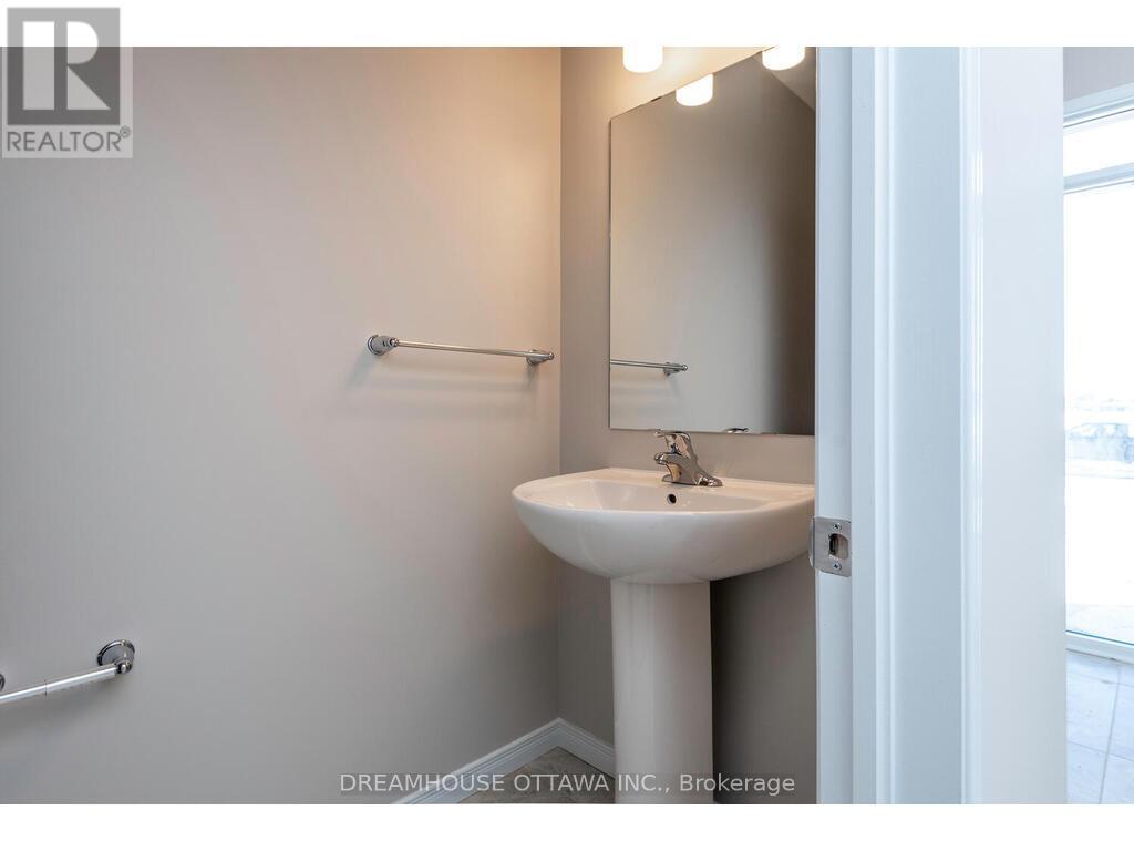 459 Cope Drive, Ottawa, Ontario  K2V 0P1 - Photo 3 - X12885056