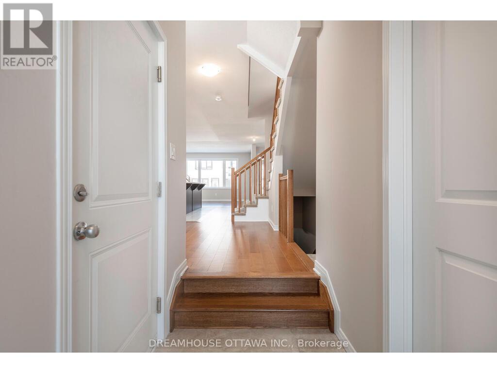 459 Cope Drive, Ottawa, Ontario  K2V 0P1 - Photo 4 - X12885056