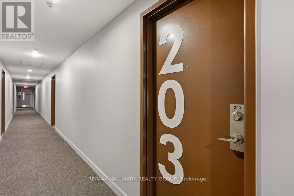 203 - 360 Mcleod Street, Ottawa, Ontario  K2P 1A9 - Photo 5 - X12885080
