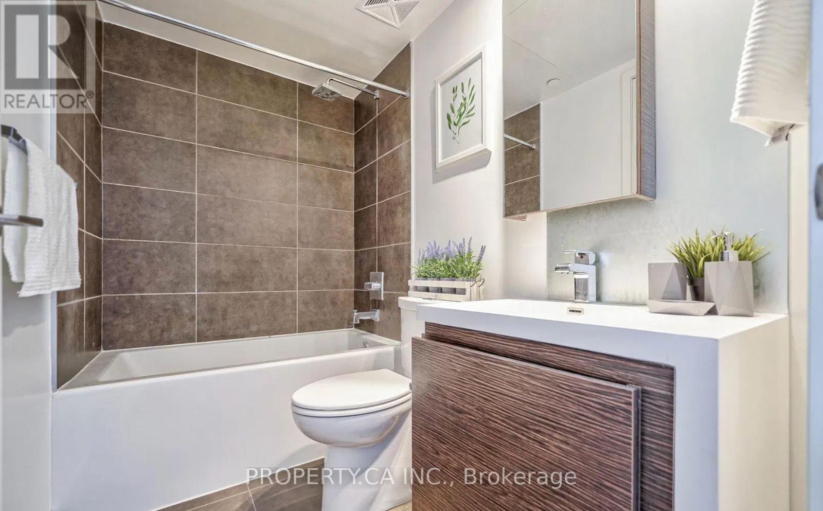 Ph18 - 1030 King Street W, Toronto, Ontario  M6K 0B4 - Photo 6 - C12885078