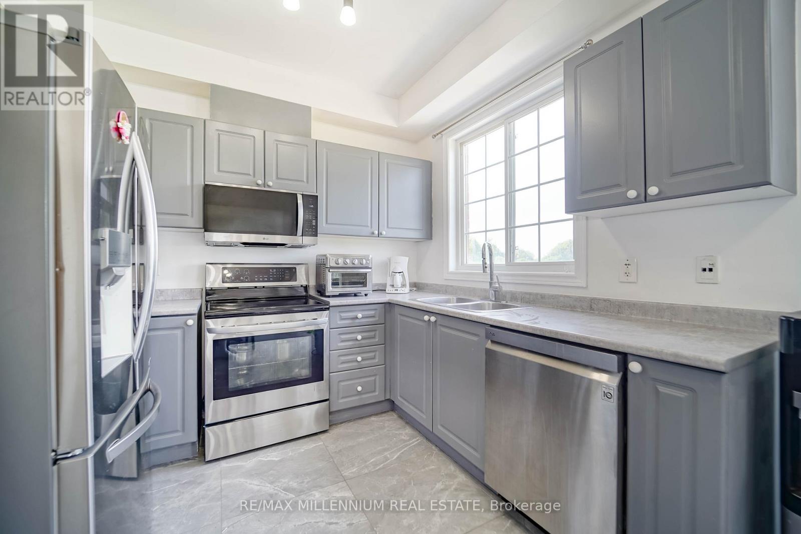 16 Boone Lane, Ajax, Ontario  L1S 7S3 - Photo 6 - E12885076