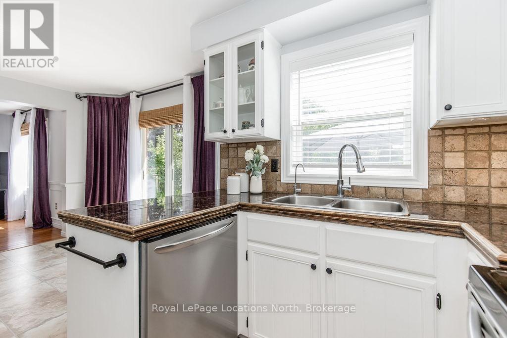 10 Barwick Drive, Barrie, Ontario  L4N 6Z7 - Photo 14 - S12885070