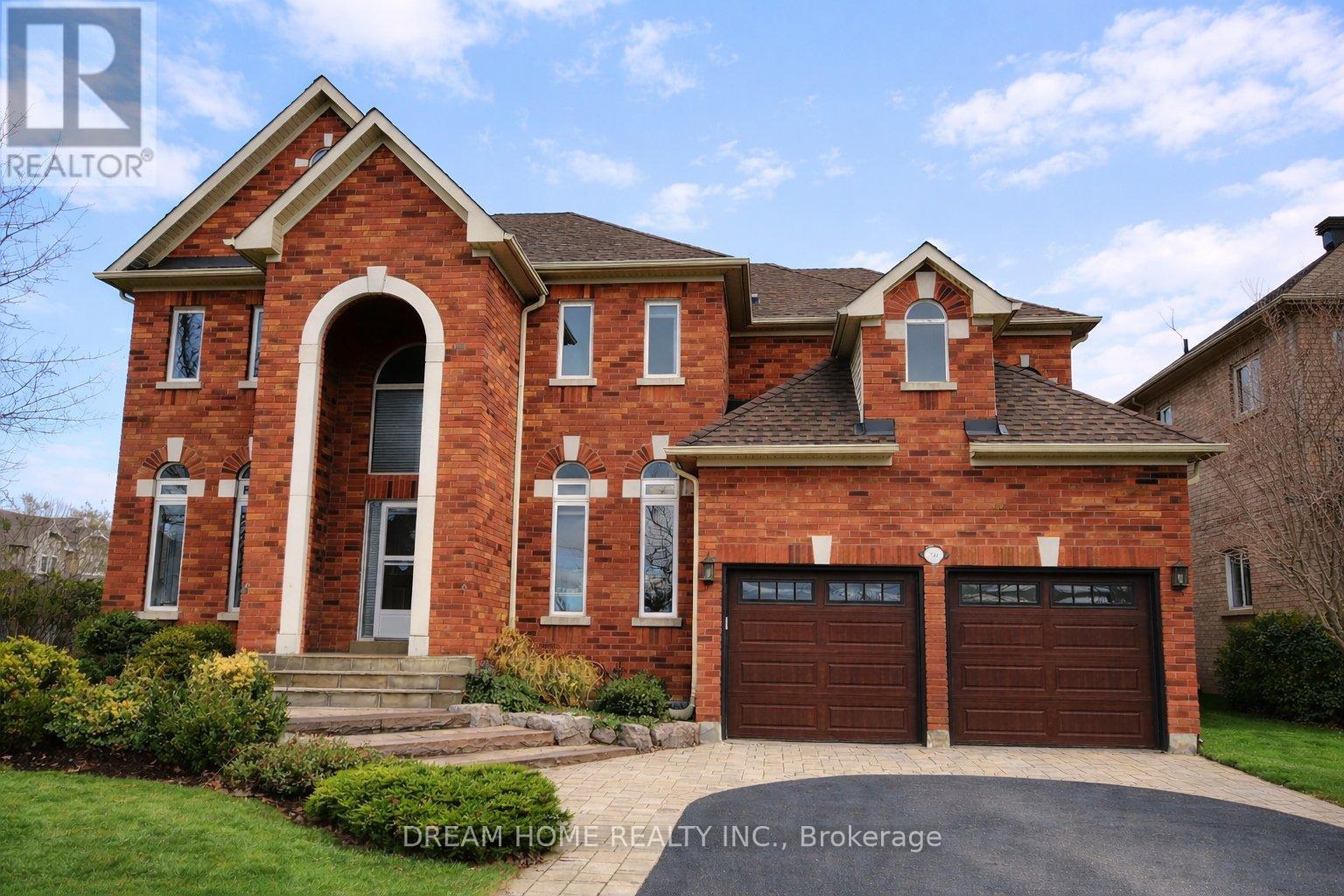 735 FOXCROFT BOULEVARD, Newmarket, Ontario