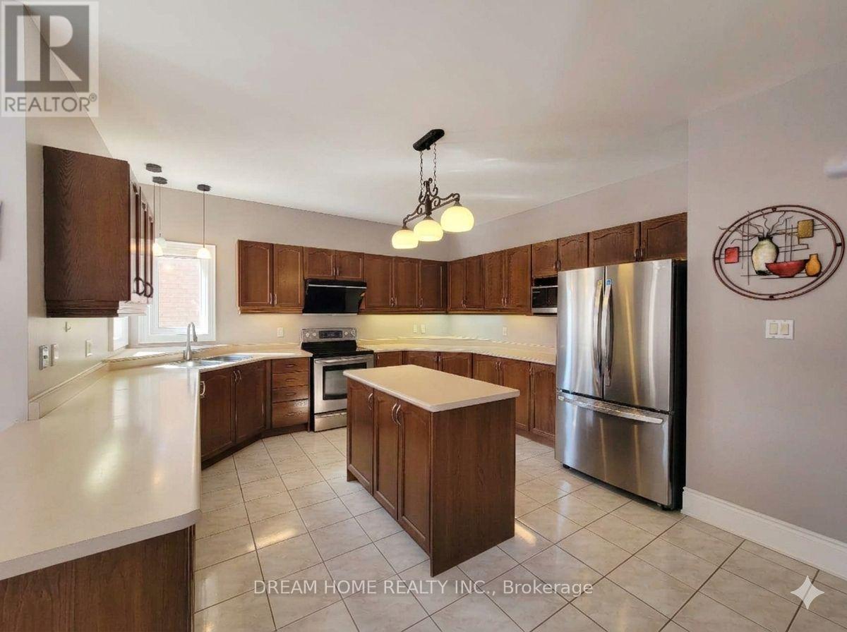 735 Foxcroft Boulevard, Newmarket, Ontario  L3X 1N1 - Photo 10 - N12885064