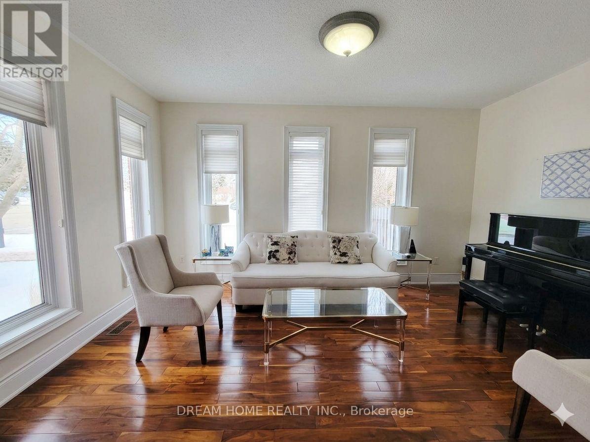 735 Foxcroft Boulevard, Newmarket, Ontario  L3X 1N1 - Photo 3 - N12885064