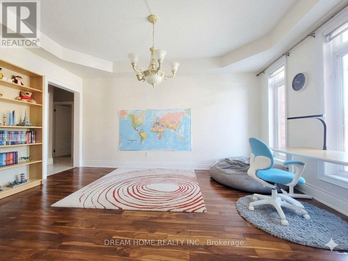 735 Foxcroft Boulevard, Newmarket, Ontario  L3X 1N1 - Photo 4 - N12885064