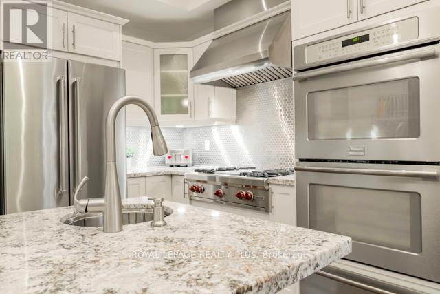 142 Rebecca Street, Oakville, Ontario  L6K 1J5 - Photo 17 - W12885060